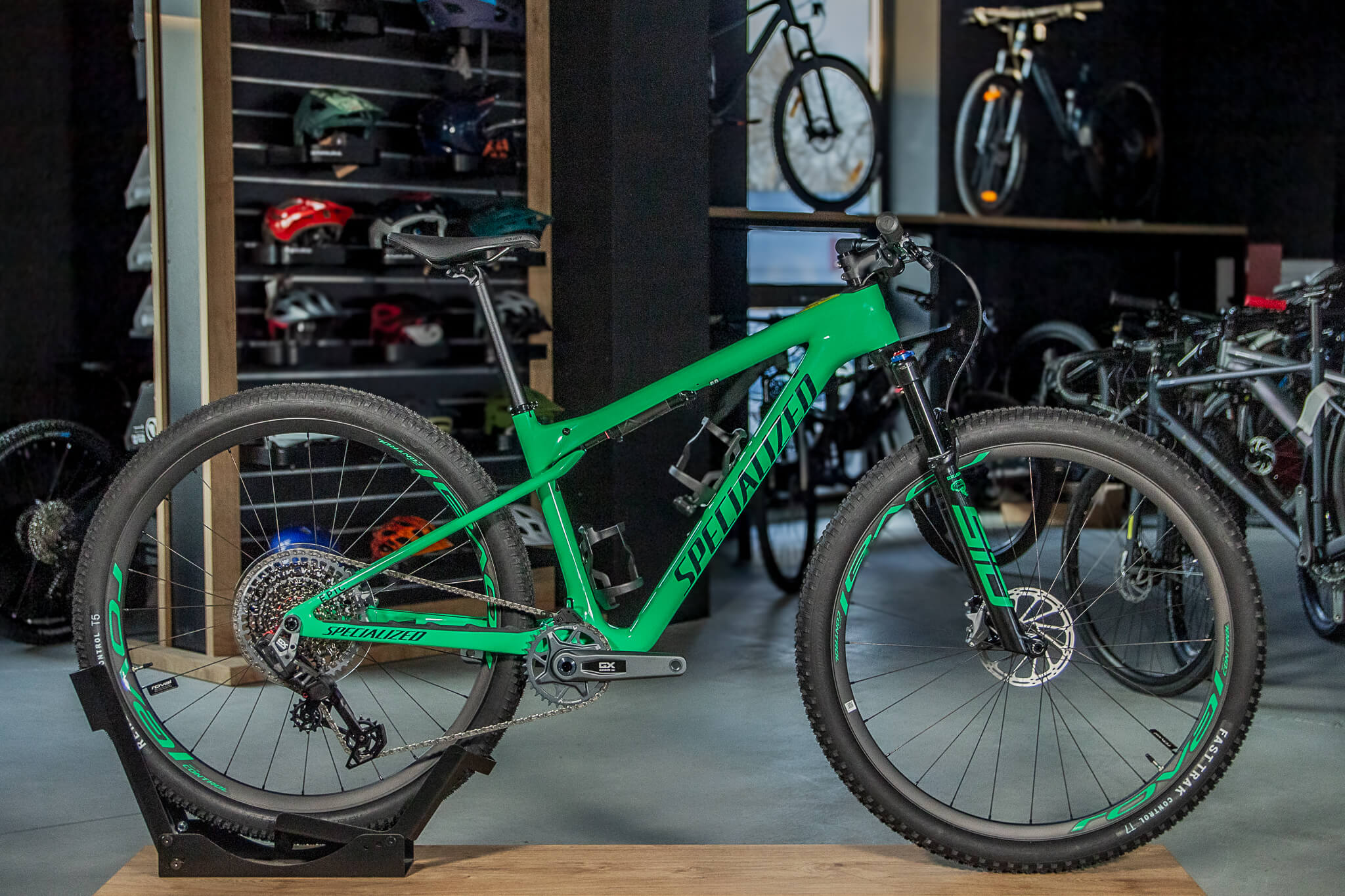 Rower Specialized Epic World Cup Expert Gloss Electric Green / Forest Green Pearl 2024